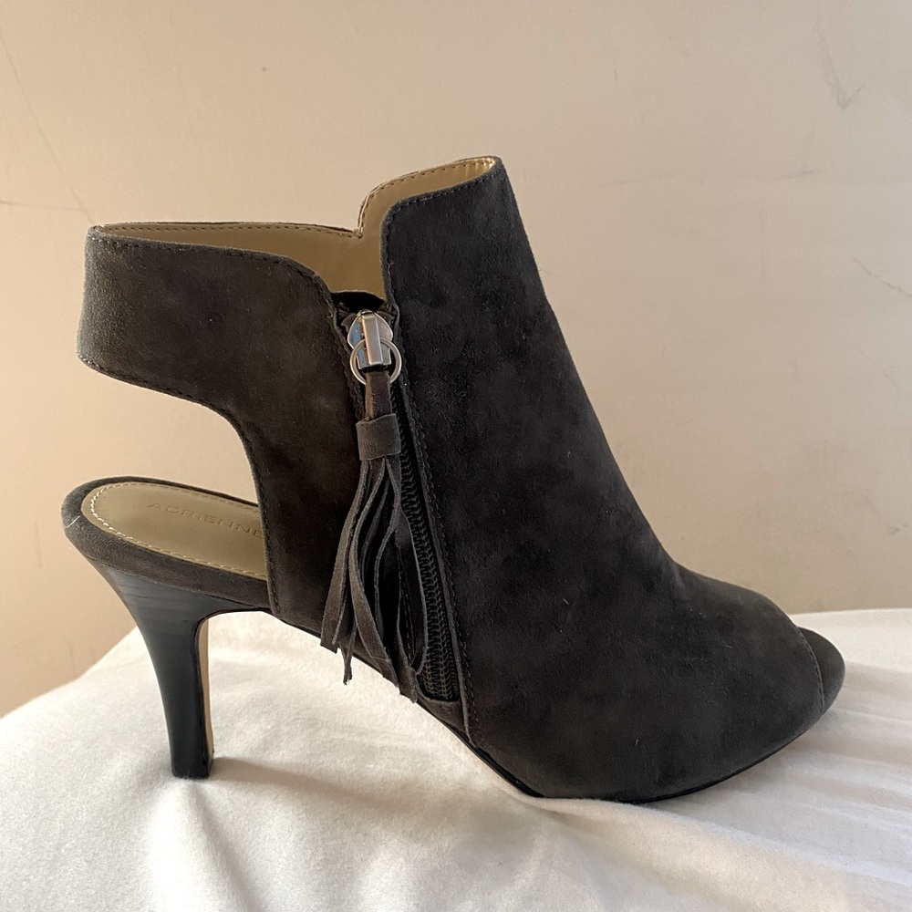 Adrienne Vittadini Glyna open-toe booties size 8.5
